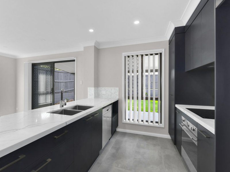 Photo - 18 Rookery Crescent, Bridgeman Downs QLD 4035 - Image 7