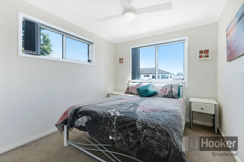 Photo - 1/8 Rosalind Avenue, Paradise Point QLD 4216 - Image 11