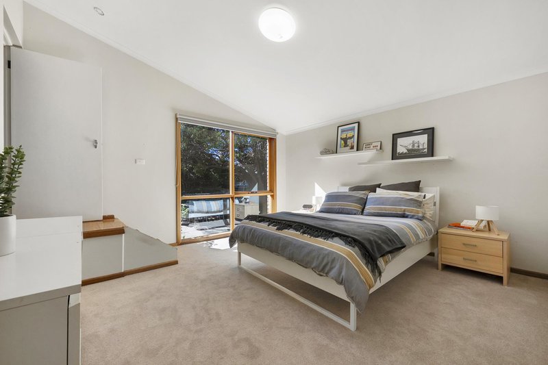 Photo - 18 Rosebery Street, Fisher ACT 2611 - Image 6