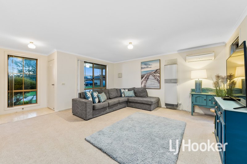 Photo - 18 Rossi Close, Pakenham VIC 3810 - Image 2