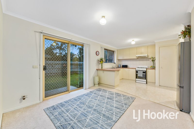 Photo - 18 Rossi Close, Pakenham VIC 3810 - Image 5