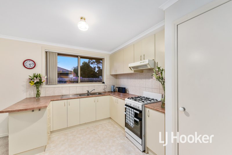 Photo - 18 Rossi Close, Pakenham VIC 3810 - Image 7