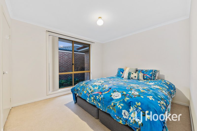 Photo - 18 Rossi Close, Pakenham VIC 3810 - Image 9