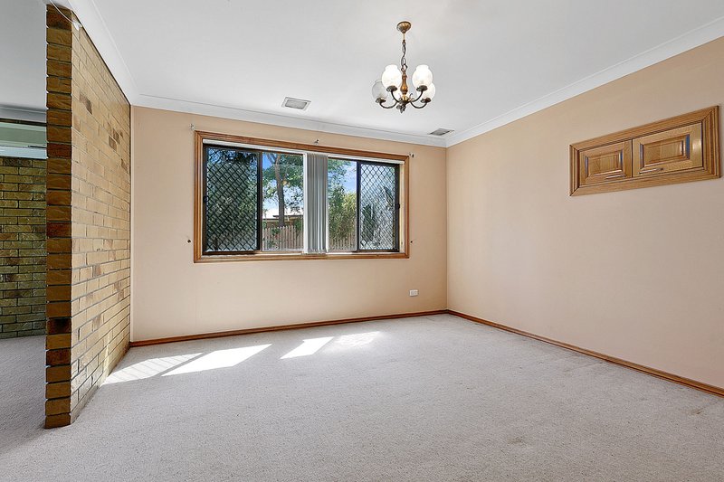 Photo - 18 Rossmoya Street, Carindale QLD 4152 - Image 4