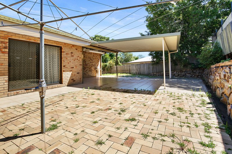 Photo - 18 Rossmoya Street, Carindale QLD 4152 - Image 13