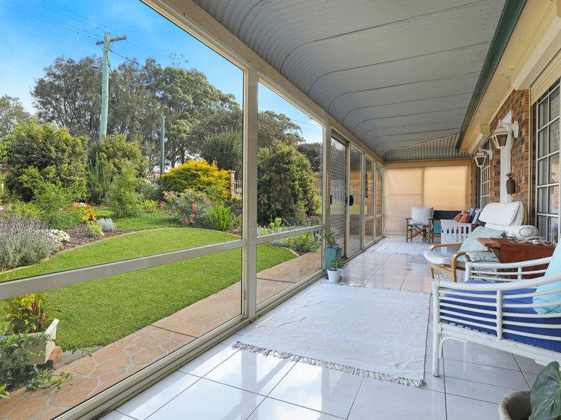 Photo - 18 Roycroft Ave , Mount Warrigal NSW 2528 - Image 2