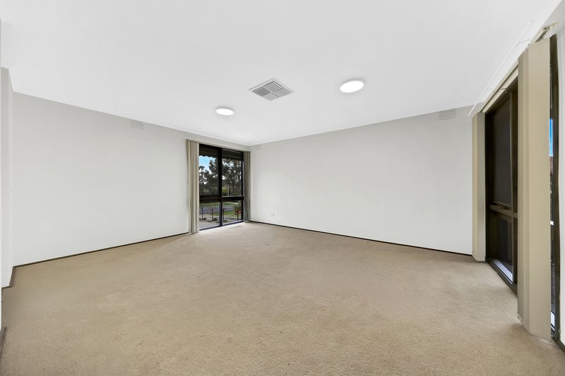 Photo - 18 Roycroft Avenue, Mill Park VIC 3082 - Image 5
