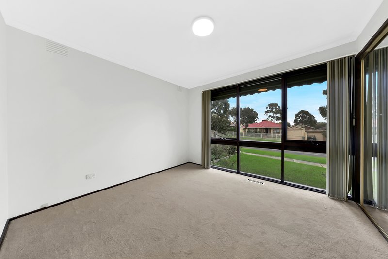 Photo - 18 Roycroft Avenue, Mill Park VIC 3082 - Image 6