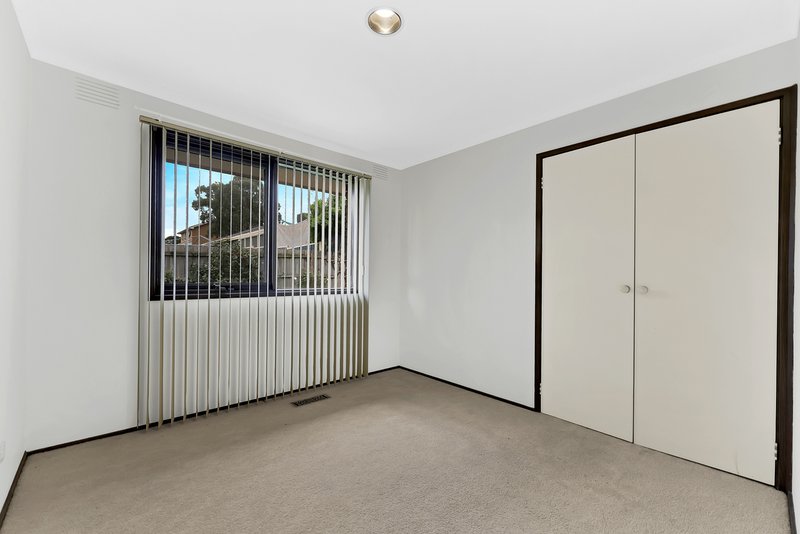 Photo - 18 Roycroft Avenue, Mill Park VIC 3082 - Image 8