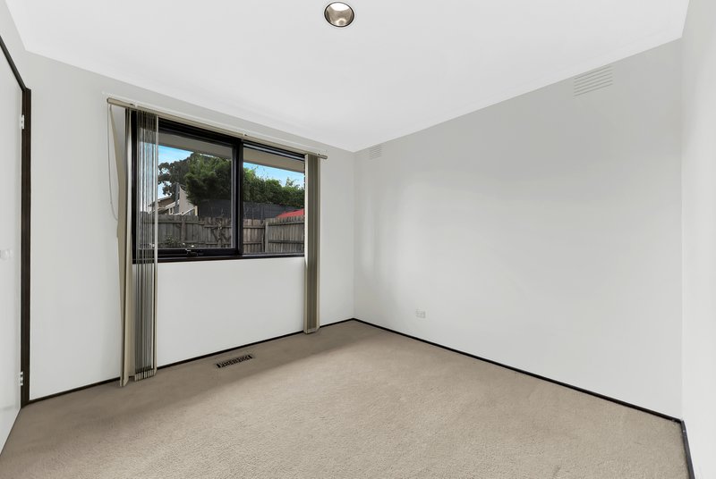Photo - 18 Roycroft Avenue, Mill Park VIC 3082 - Image 9