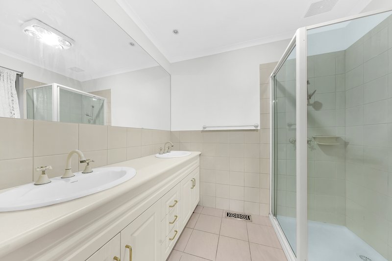 Photo - 18 Roycroft Avenue, Mill Park VIC 3082 - Image 10