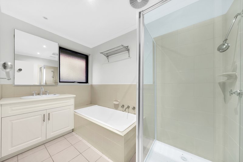 Photo - 18 Roycroft Avenue, Mill Park VIC 3082 - Image 11