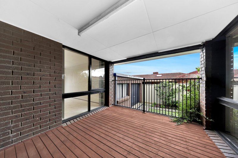 Photo - 18 Roycroft Avenue, Mill Park VIC 3082 - Image 12