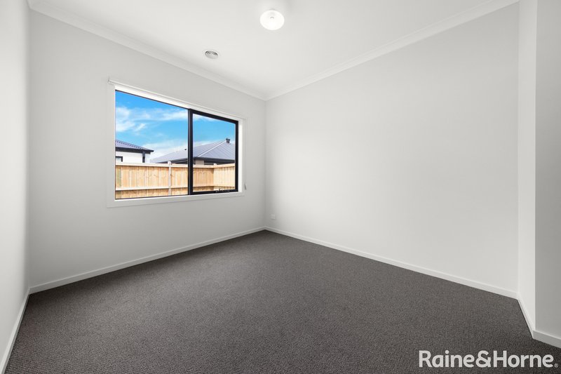 Photo - 18 Safrano Street, Tarneit VIC 3029 - Image 5