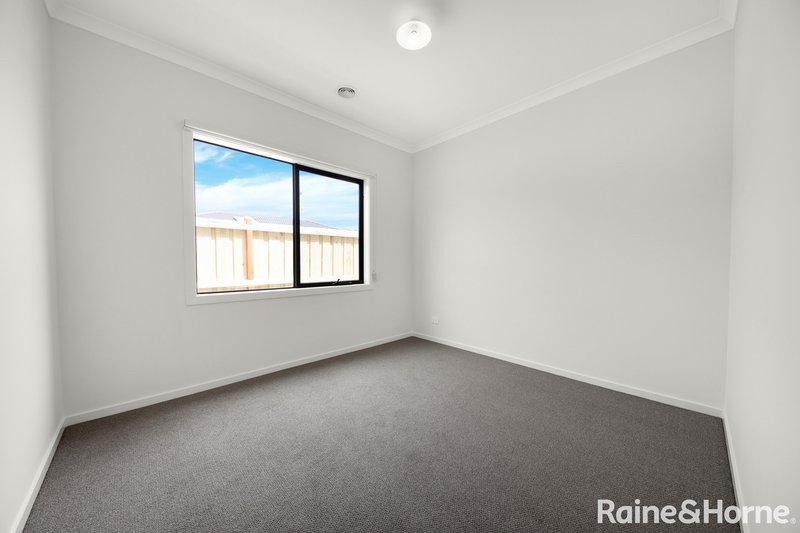 Photo - 18 Safrano Street, Tarneit VIC 3029 - Image 6