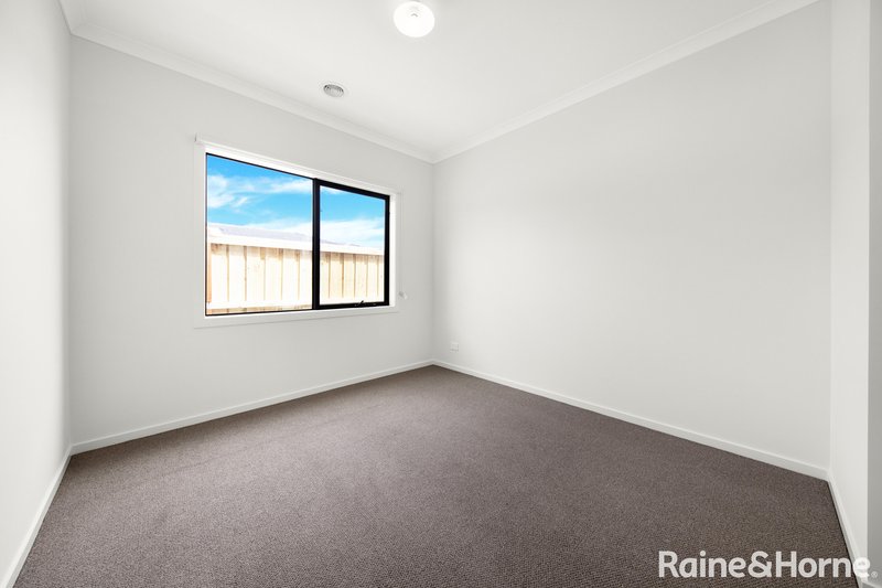 Photo - 18 Safrano Street, Tarneit VIC 3029 - Image 7