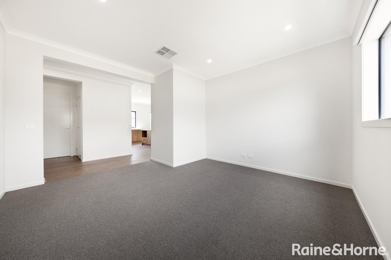 Photo - 18 Safrano Street, Tarneit VIC 3029 - Image 8