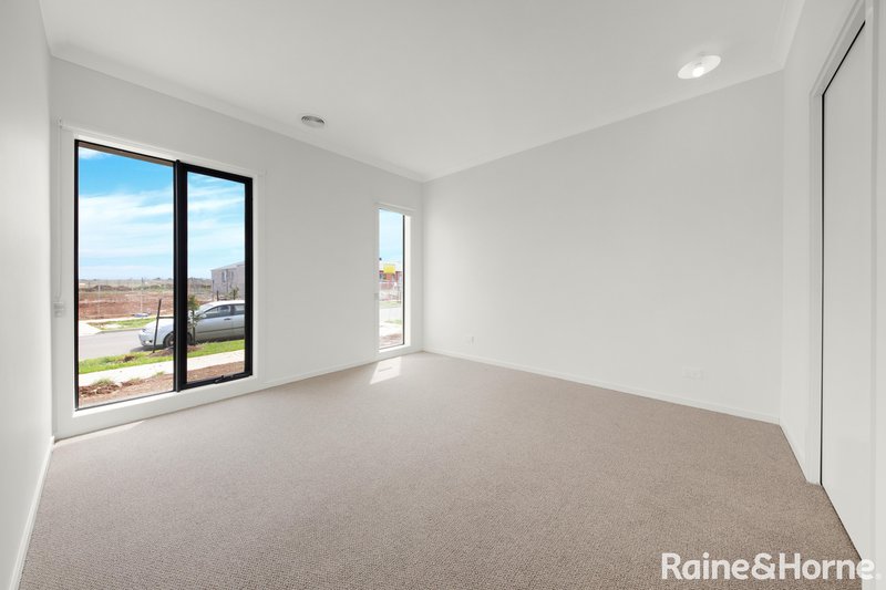 Photo - 18 Safrano Street, Tarneit VIC 3029 - Image 9