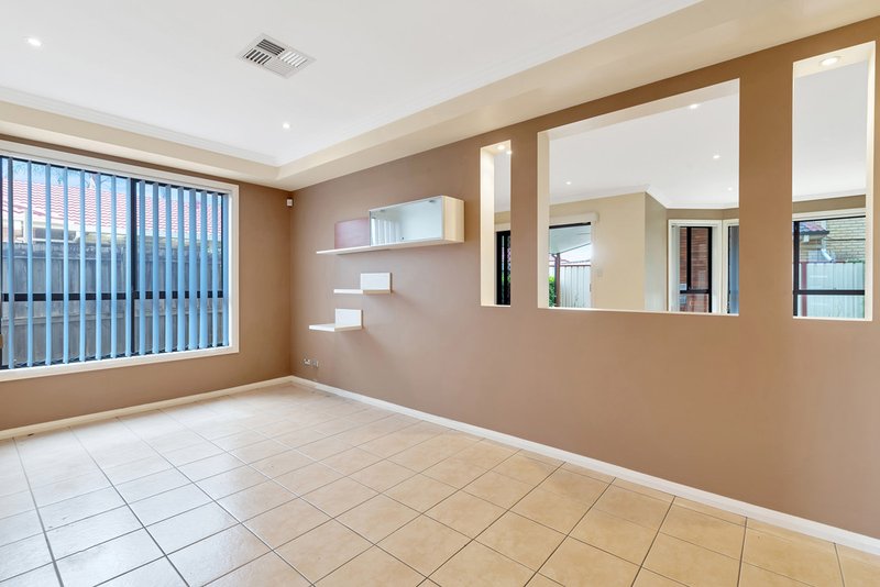 Photo - 18 Sarah Hollands Drive, Horningsea Park NSW 2171 - Image 4