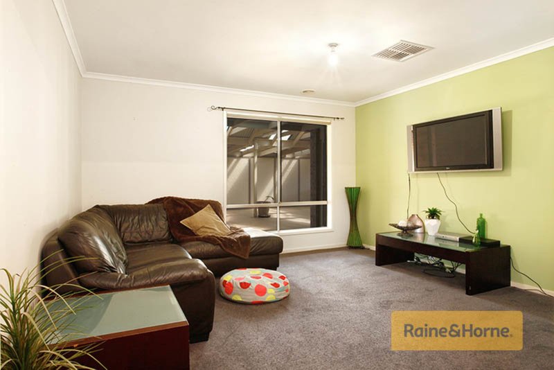 Photo - 18 Scarlet Oak Avenue, Melton West VIC 3337 - Image 2