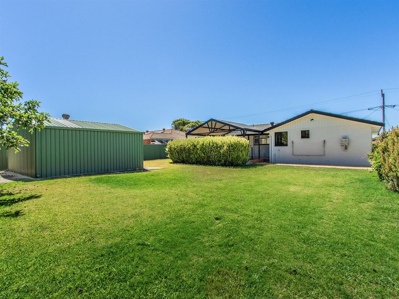 Photo - 18 Seahaven Street, Safety Bay WA 6169 - Image 16