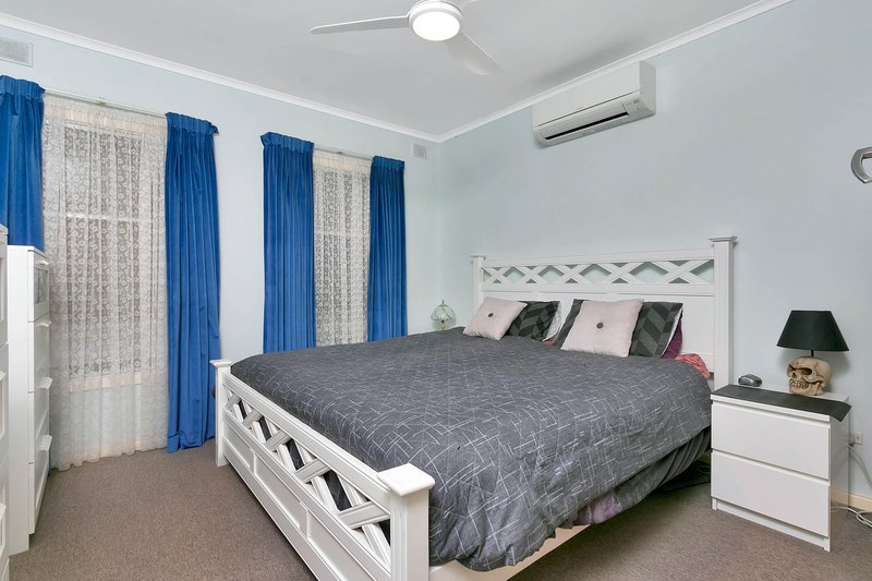 Photo - 18 Secomb Avenue, Parafield Gardens SA 5107 - Image 4