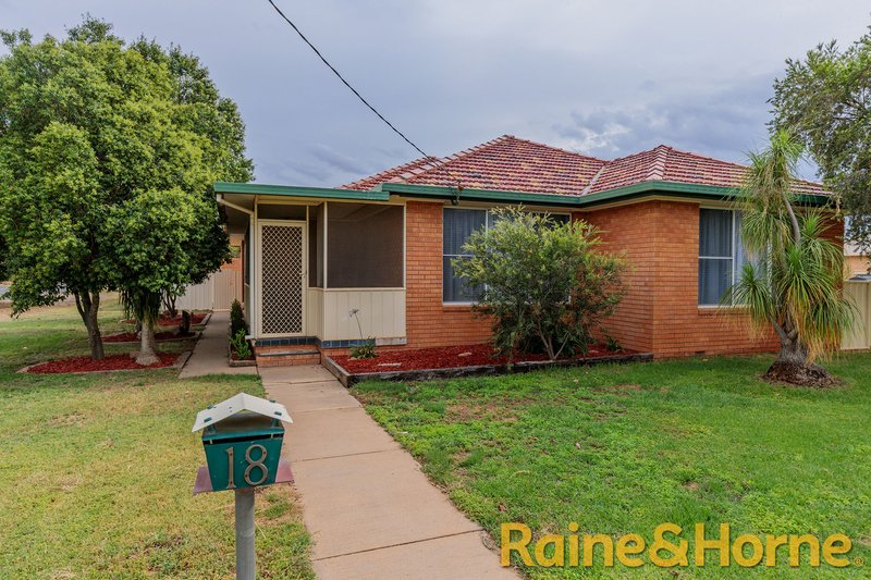 18 Second Avenue, Narromine NSW 2821