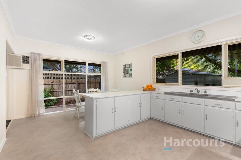 Photo - 18 Selkirk Avenue, Wantirna VIC 3152 - Image 3