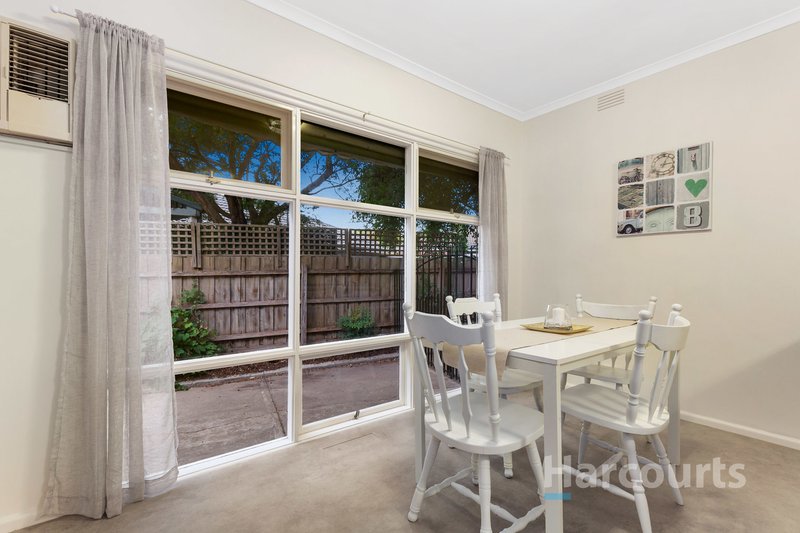 Photo - 18 Selkirk Avenue, Wantirna VIC 3152 - Image 4