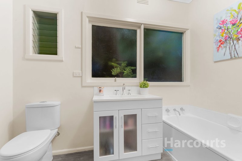 Photo - 18 Selkirk Avenue, Wantirna VIC 3152 - Image 8