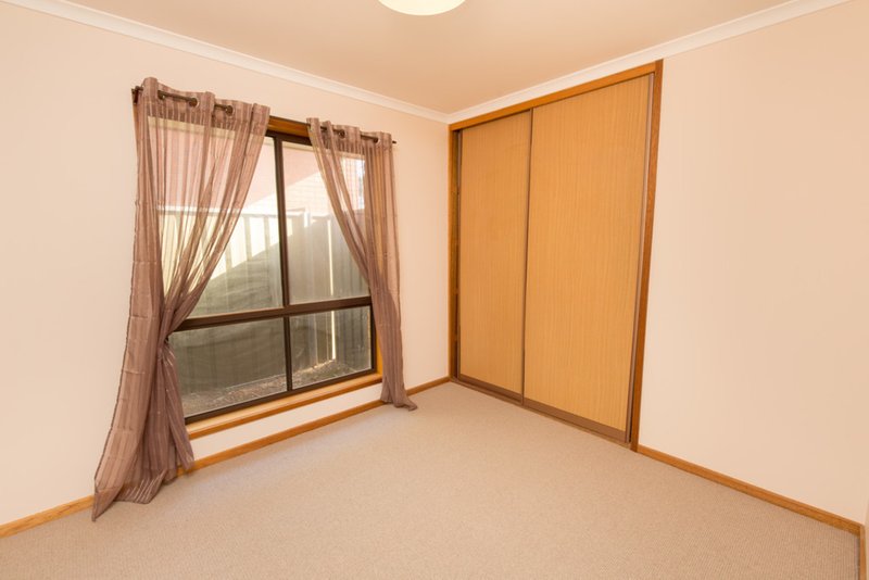 Photo - 18 Semmens Crescent, Mildura VIC 3500 - Image 6