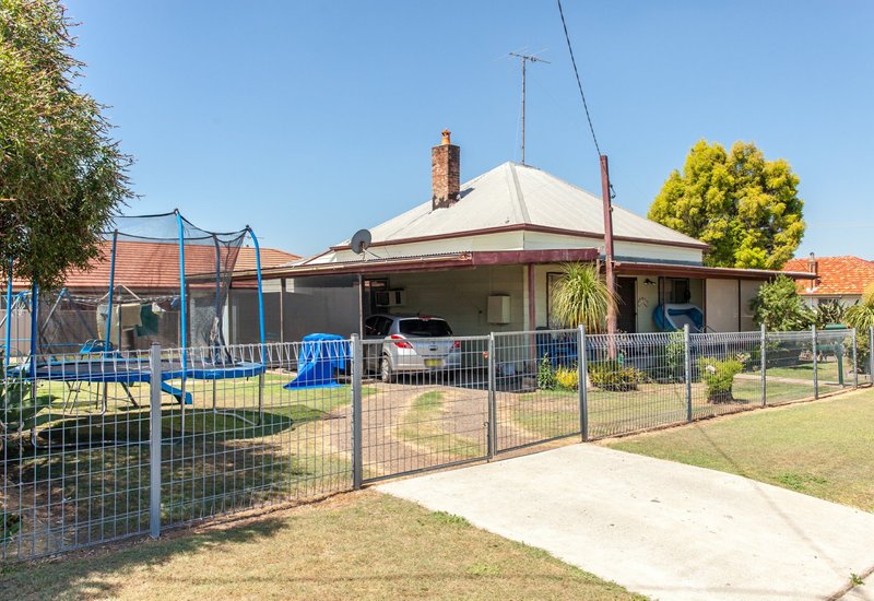 Photo - 18 Sergeant Street, Cessnock NSW 2325 - Image 2