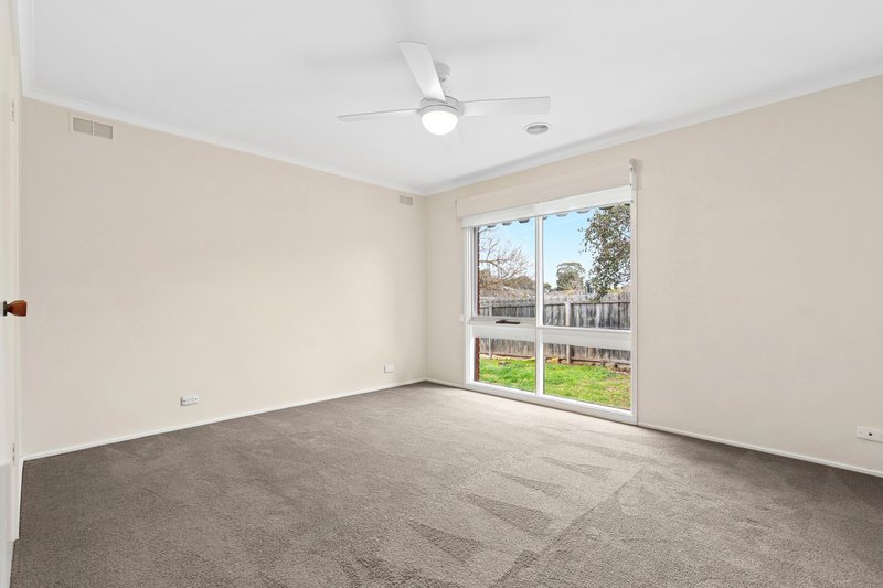 Photo - 18 Sheeran Crescent, Lara VIC 3212 - Image 9