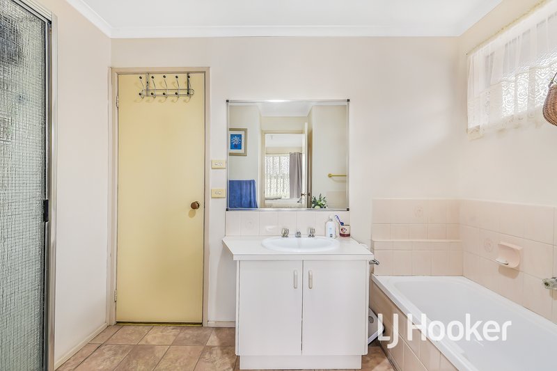 Photo - 18 Sherriff Rise, Pakenham VIC 3810 - Image 12