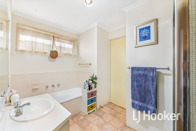 Photo - 18 Sherriff Rise, Pakenham VIC 3810 - Image 13