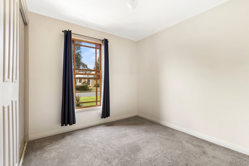 Photo - 18 Sherwood Grove, Lara VIC 3212 - Image 7