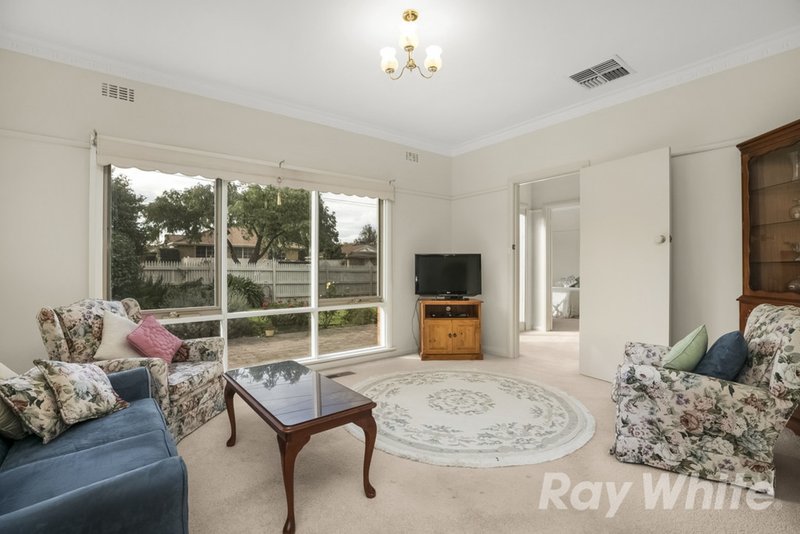 Photo - 1/8 Short Street, Glen Waverley VIC 3150 - Image 2