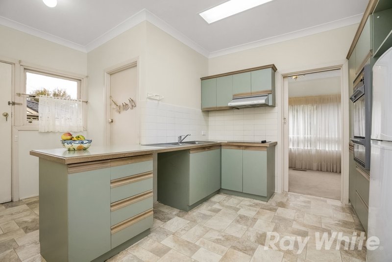 Photo - 1/8 Short Street, Glen Waverley VIC 3150 - Image 5