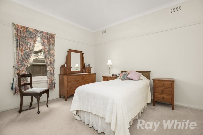 Photo - 1/8 Short Street, Glen Waverley VIC 3150 - Image 8