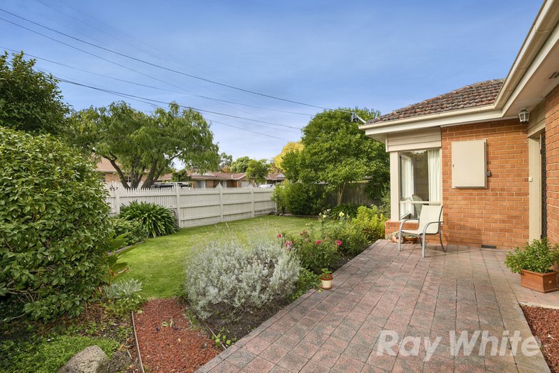 Photo - 1/8 Short Street, Glen Waverley VIC 3150 - Image 9