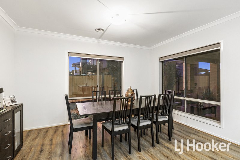 Photo - 18 Silverbay Avenue, Point Cook VIC 3030 - Image 5