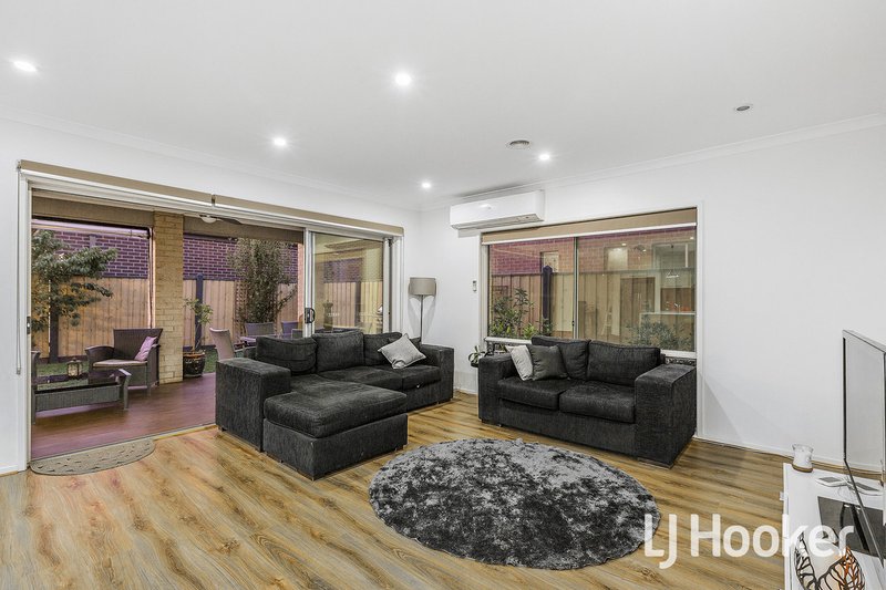 Photo - 18 Silverbay Avenue, Point Cook VIC 3030 - Image 6