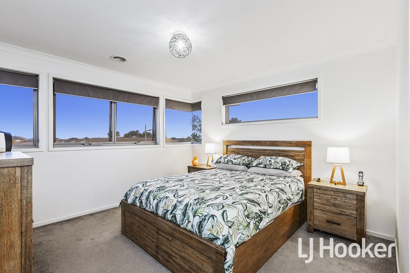 Photo - 18 Silverbay Avenue, Point Cook VIC 3030 - Image 8