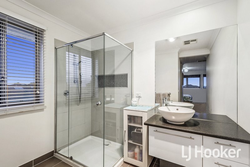 Photo - 18 Silverbay Avenue, Point Cook VIC 3030 - Image 9