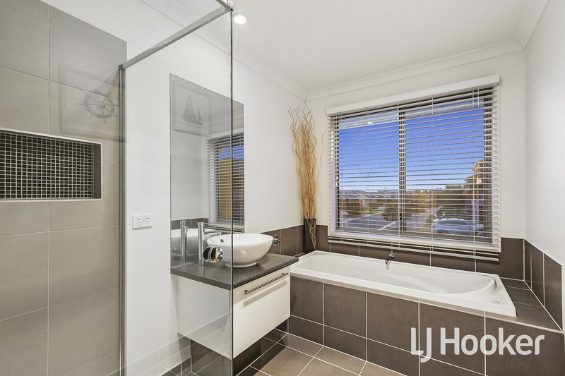 Photo - 18 Silverbay Avenue, Point Cook VIC 3030 - Image 11