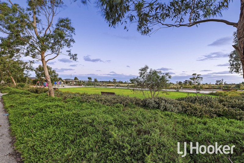 Photo - 18 Silverbay Avenue, Point Cook VIC 3030 - Image 14