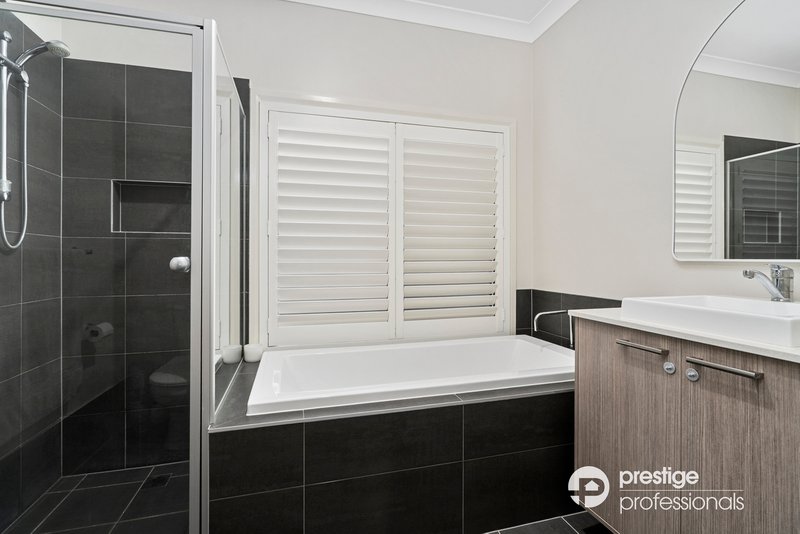 Photo - 18 Silverleaf Lane, Moorebank NSW 2170 - Image 11