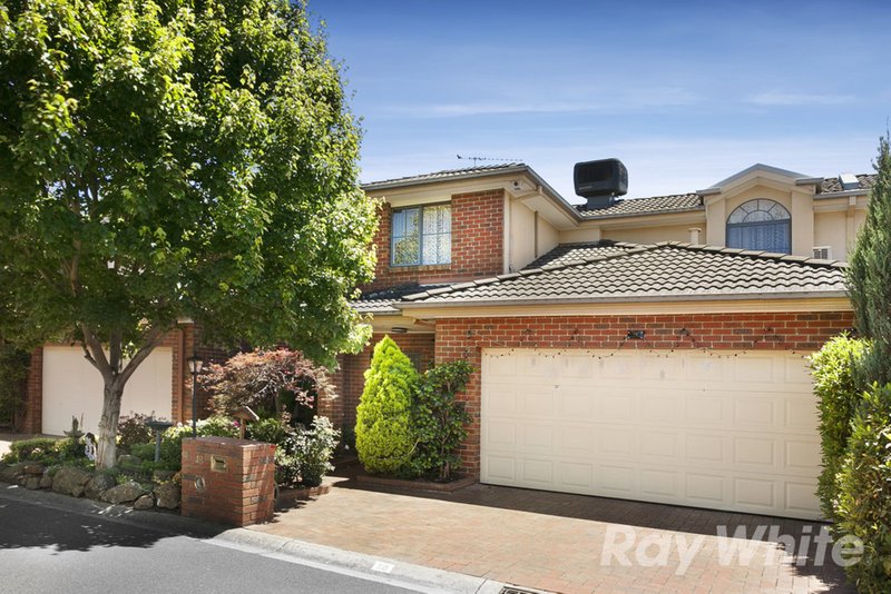 18 Silverwood Way, Glen Waverley VIC 3150