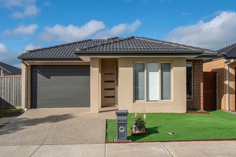 18 Simon Avenue, Officer VIC 3809