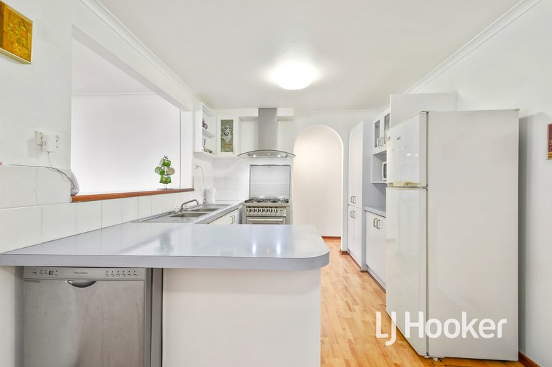 Photo - 18 Simon Court, Hampton Park VIC 3976 - Image 2